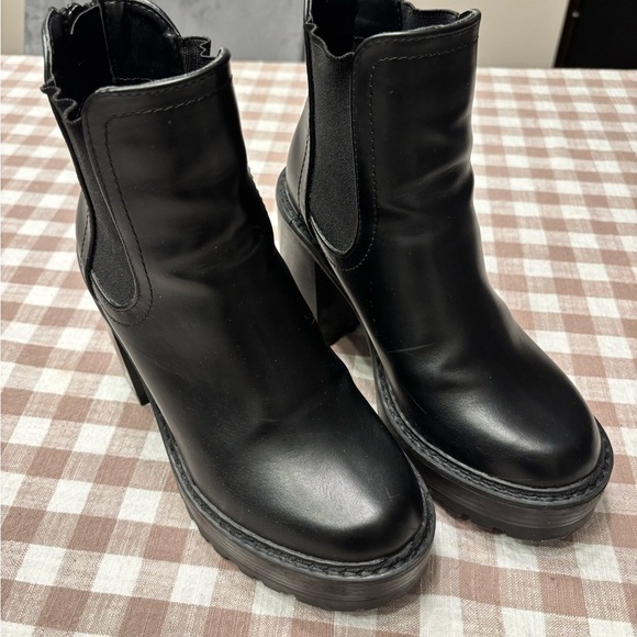 EUC STEVE MADDEN GIRL KAT BOOTIE
Size:6 - Picture 3 of 8